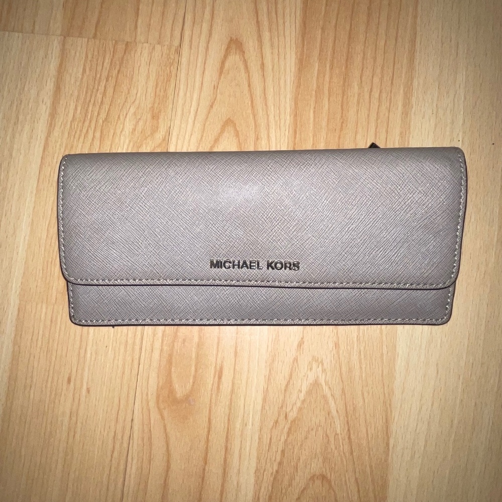 Michael Kors Jet Set Large Signature Logo Snap-Front Wallet